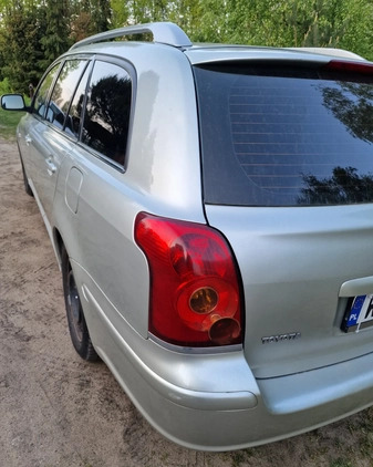 Toyota Avensis cena 8750 przebieg: 446000, rok produkcji 2005 z Sochaczew małe 172